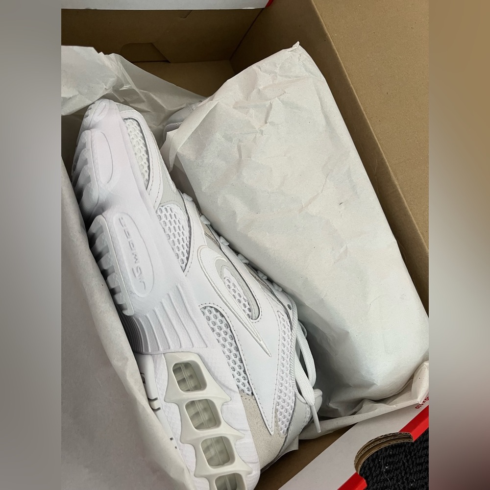 Nike Zoom Air Fire in a size 6.5W. Brand new and never been worn.